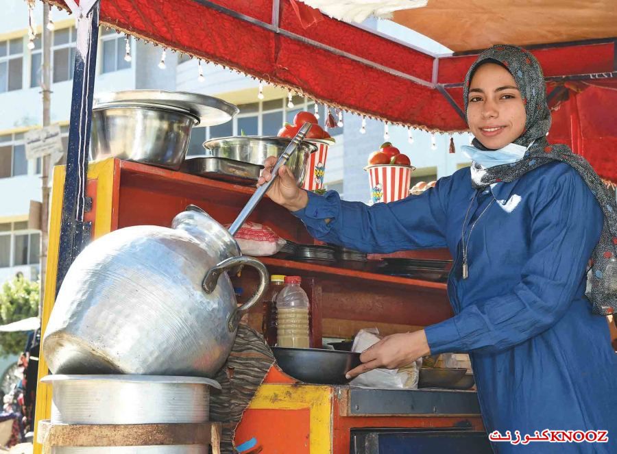 مصر : آية.. من عربة الفول نهاراً إلى الهندسة ليلاً